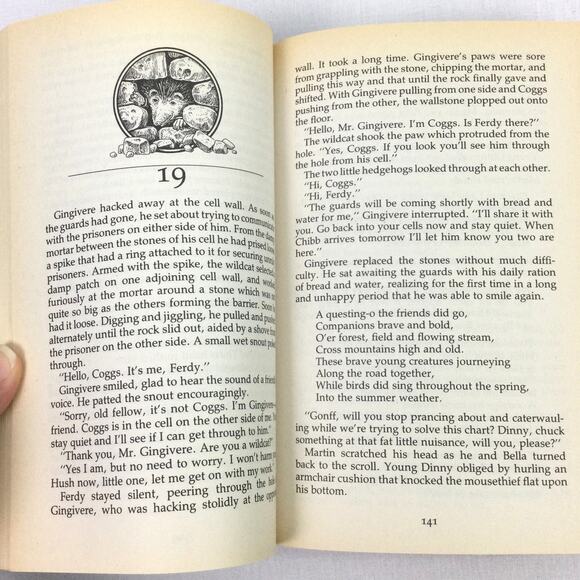 Brian Jacques Redwall Fantasy Novel Five Paperback Book Bundle - Picture 11 of 11